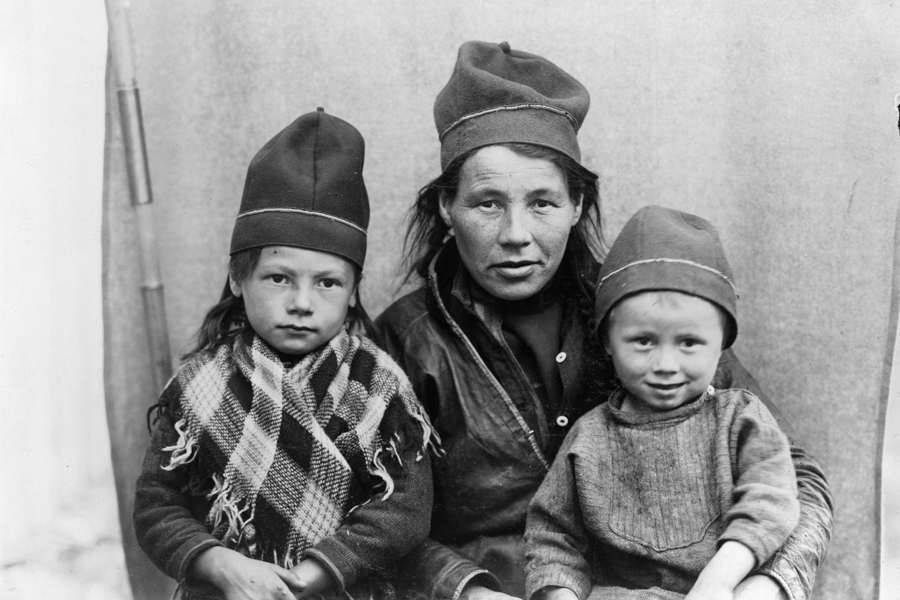 Image above: Inger Nikolaisdatter Tjikkom (b. 1879), with her children Sara and Peder. She was widowed in 1914.